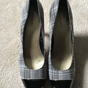 Tahari black and white size 7.5 pumps